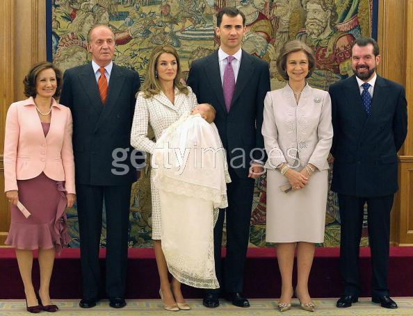 スペイン皇太子妃は離婚歴のある元ジャーナリスト 王子がキャリア女性の知的美に恋 王室 皇室ニュース